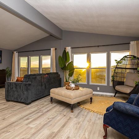 Magnificent & Tranquil Home, Mountain Views , 8 Mins To Casinos & River, Fire Pit, Bbq ブルヘッド・シティ エクステリア 写真