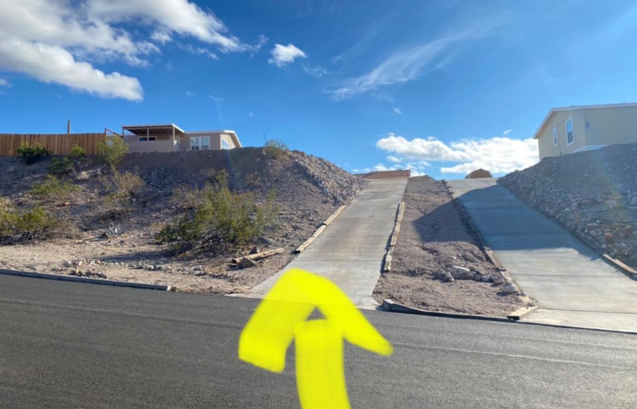 Magnificent & Tranquil Home, Mountain Views , 8 Mins To Casinos & River, Fire Pit, Bbq ブルヘッド・シティ エクステリア 写真
