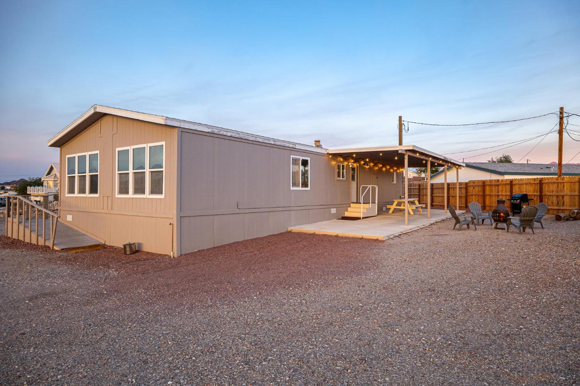 Magnificent & Tranquil Home, Mountain Views , 8 Mins To Casinos & River, Fire Pit, Bbq ブルヘッド・シティ エクステリア 写真