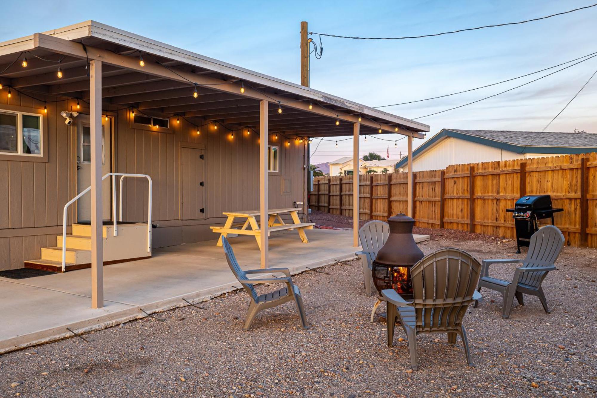 Magnificent & Tranquil Home, Mountain Views , 8 Mins To Casinos & River, Fire Pit, Bbq ブルヘッド・シティ エクステリア 写真