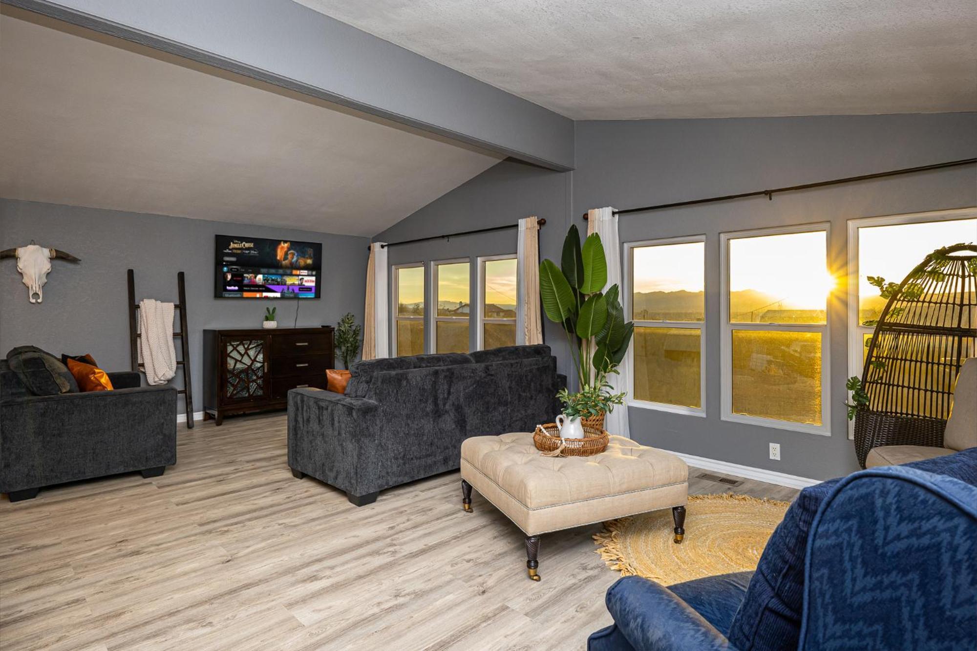Magnificent & Tranquil Home, Mountain Views , 8 Mins To Casinos & River, Fire Pit, Bbq ブルヘッド・シティ エクステリア 写真
