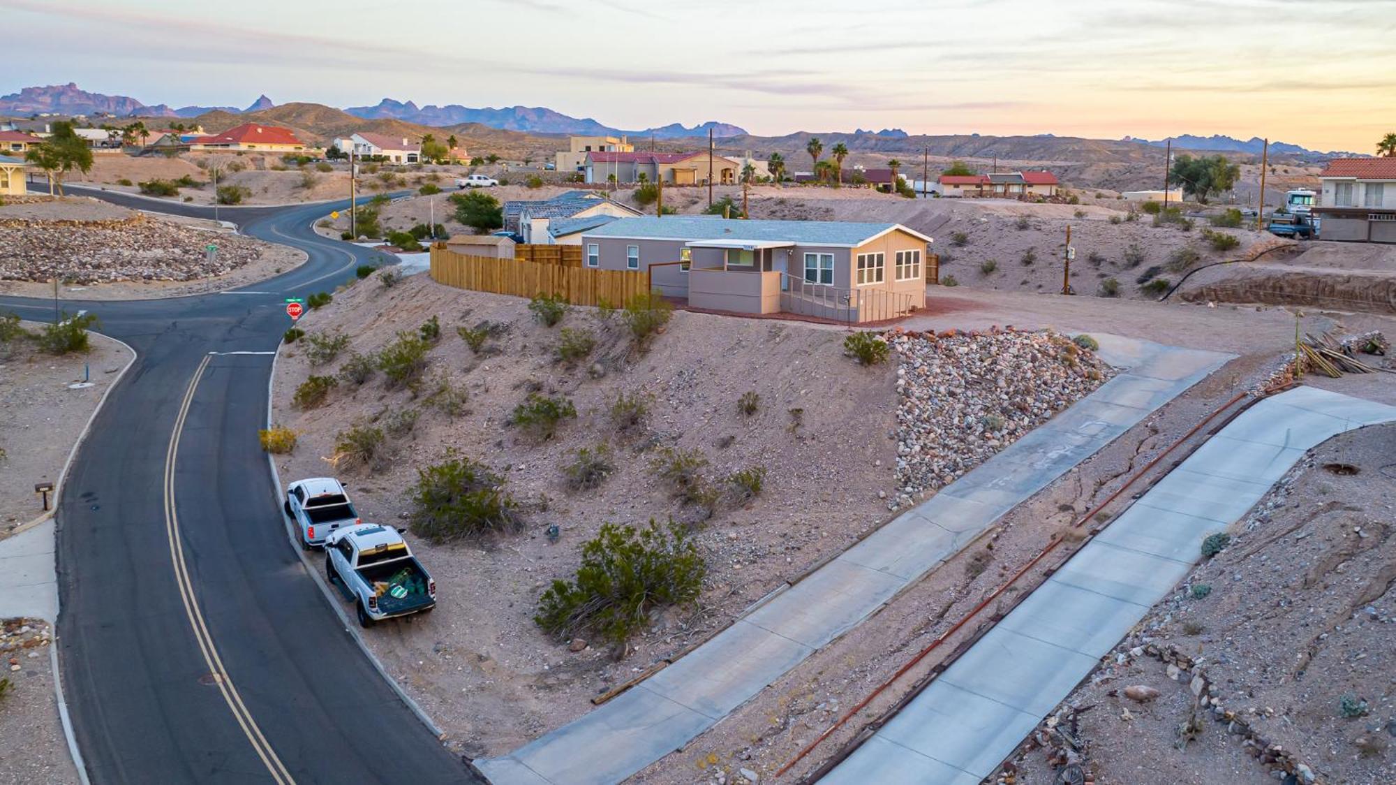 Magnificent & Tranquil Home, Mountain Views , 8 Mins To Casinos & River, Fire Pit, Bbq ブルヘッド・シティ エクステリア 写真
