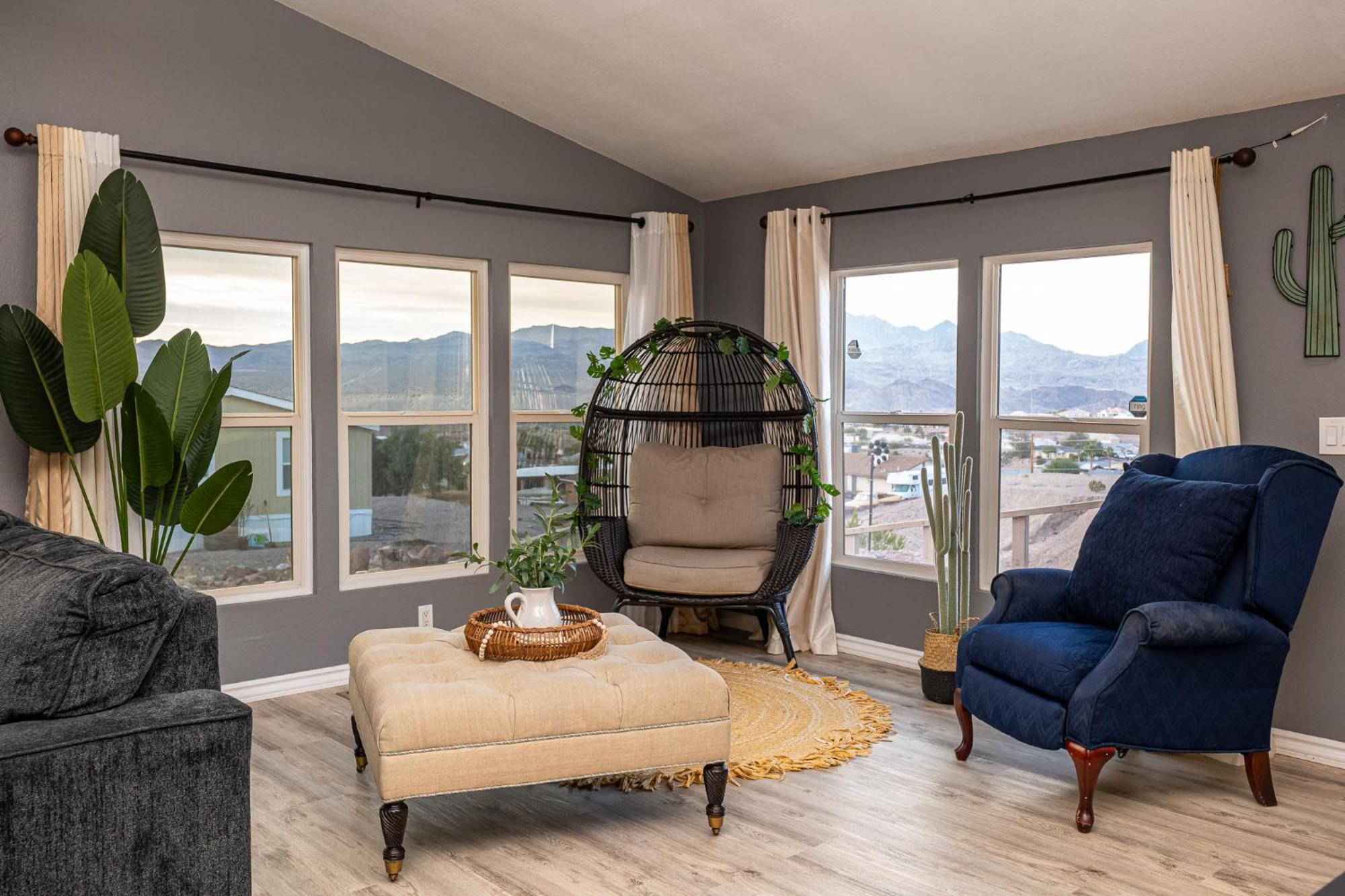 Magnificent & Tranquil Home, Mountain Views , 8 Mins To Casinos & River, Fire Pit, Bbq ブルヘッド・シティ エクステリア 写真
